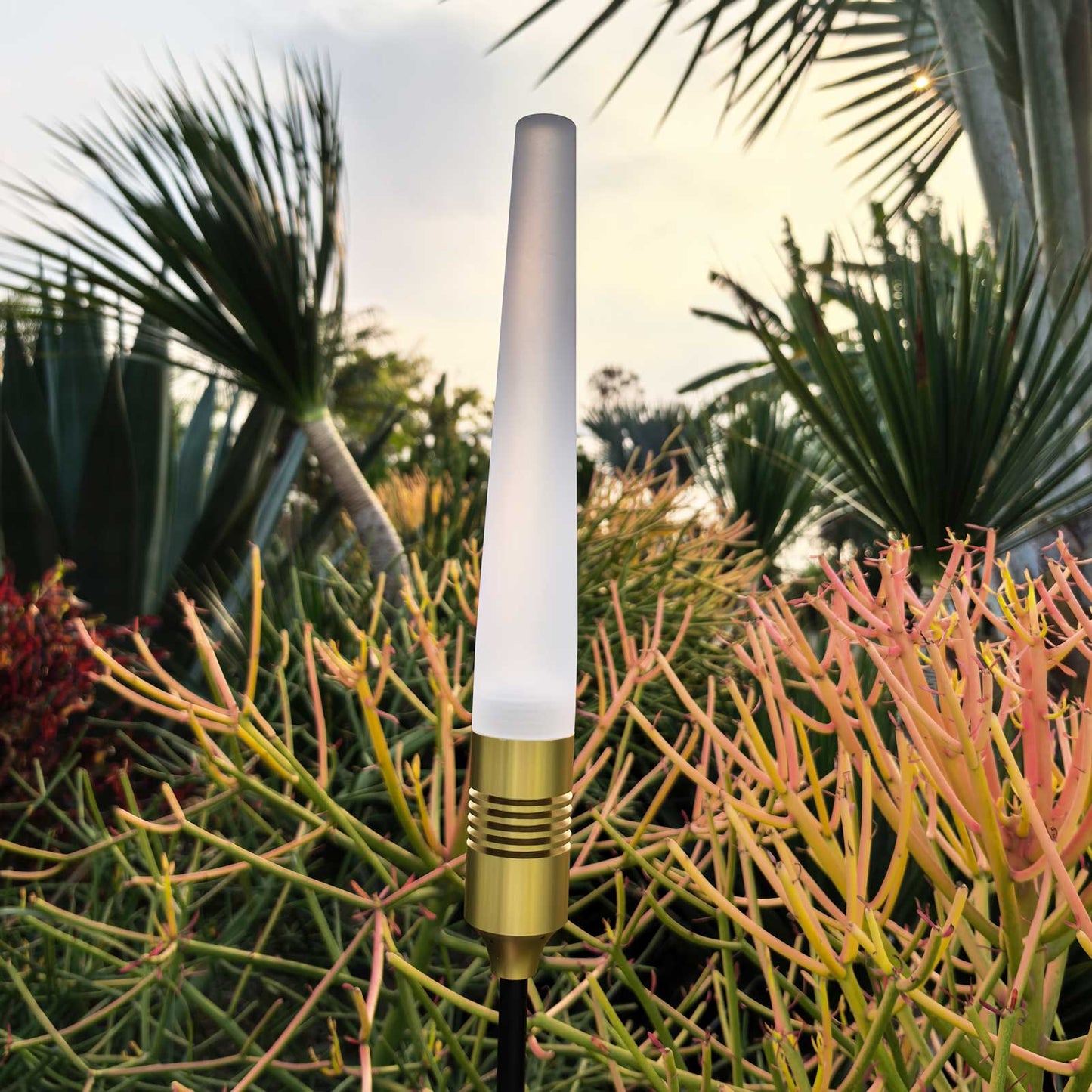 UV resistant high translucent acrylic pole, IP65 waterproof garden light, Outdoor lights designer recommended TOP3,High CRI, Osram